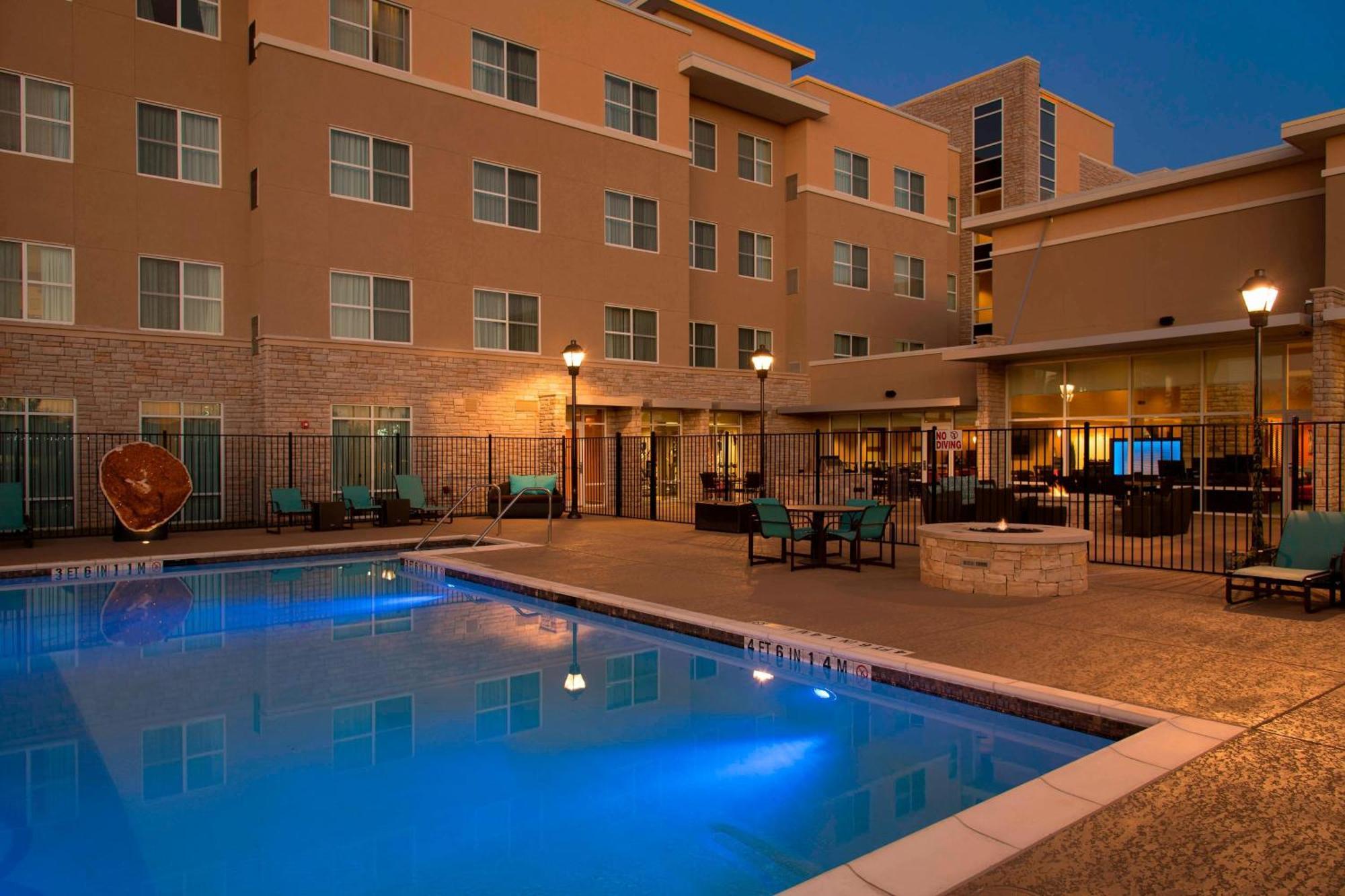 Residence Inn By Marriott Austin - University Area Bagian luar foto